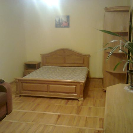 Apartment With Balcony Лвив Екстериор снимка